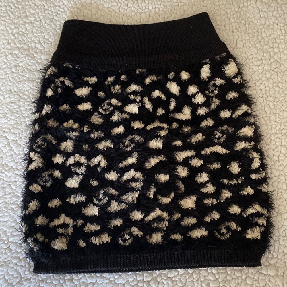 Fluffy knit pencil skirt